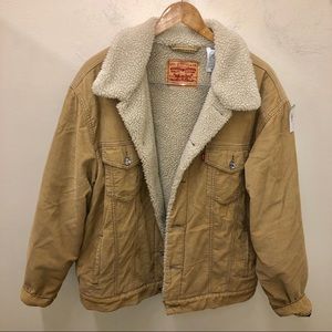 Levi’s Oversized Levi’s jacket🐻